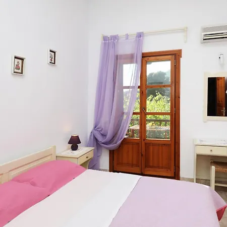 Sklavos Apartment *