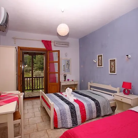 Sklavos Apartment *